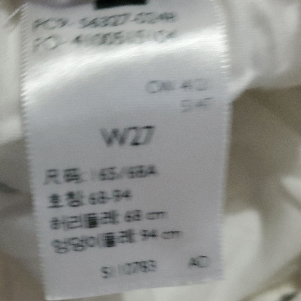 Levi's Women's White Denim Shorts - Picture 4 of 4